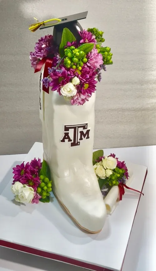 custom graduation cakes in Austin, TX
